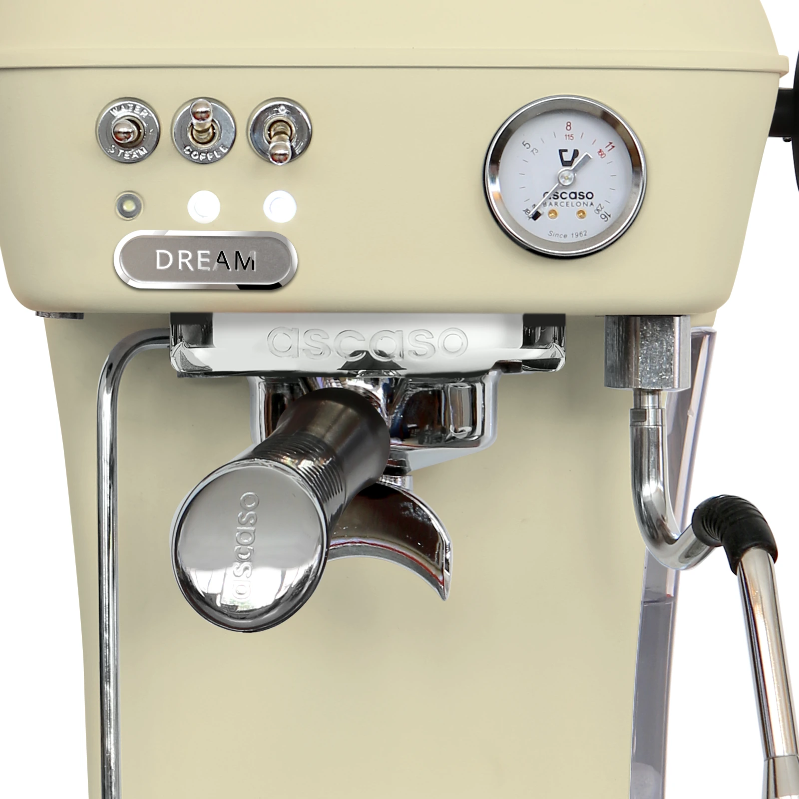 Cream „Ascaso“ Dream ONE from the front: switches, pressure gauge and portafilter in the group head