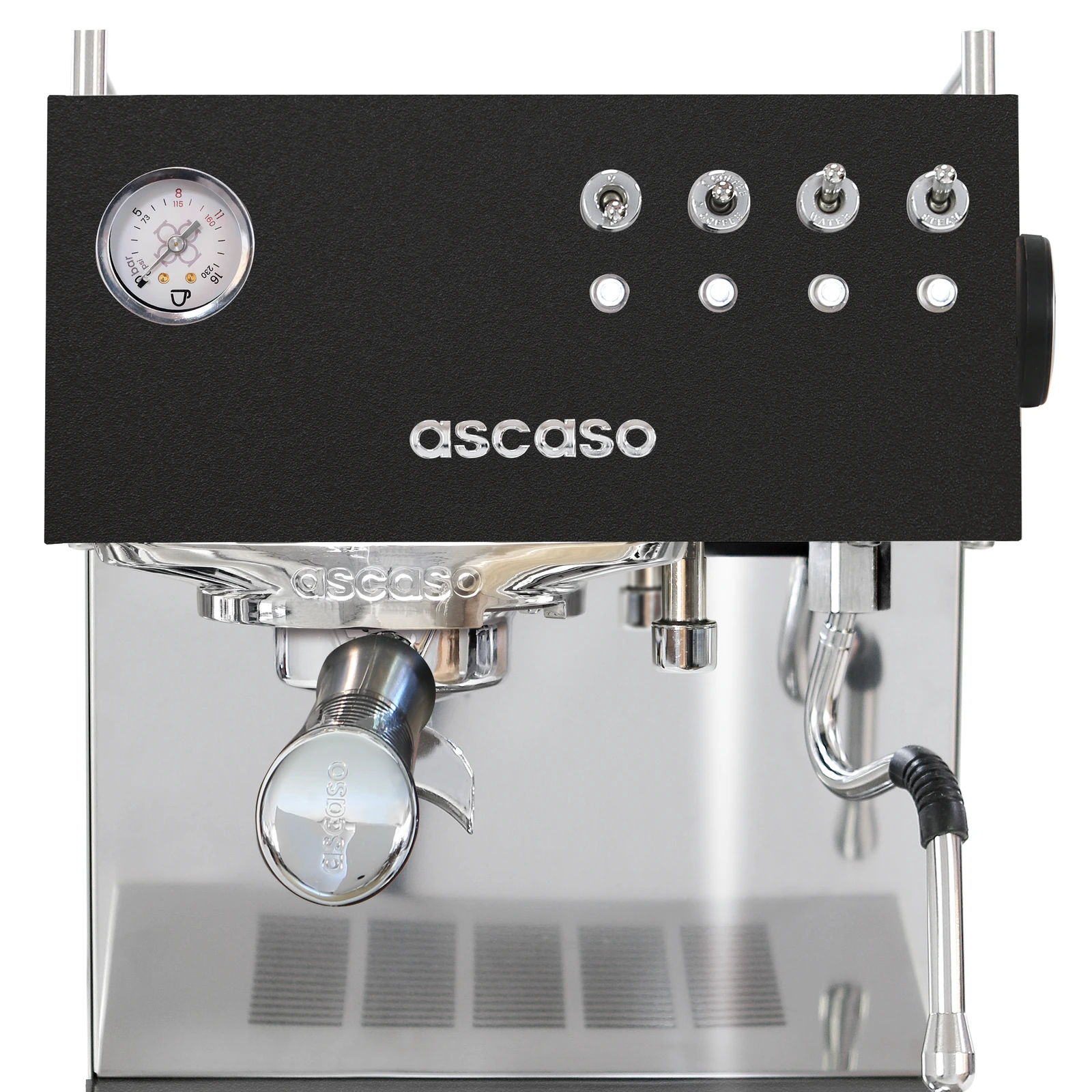 Black „Ascaso“ Steel DUO from the front: switches, pressure gauge and the portafilter in the group