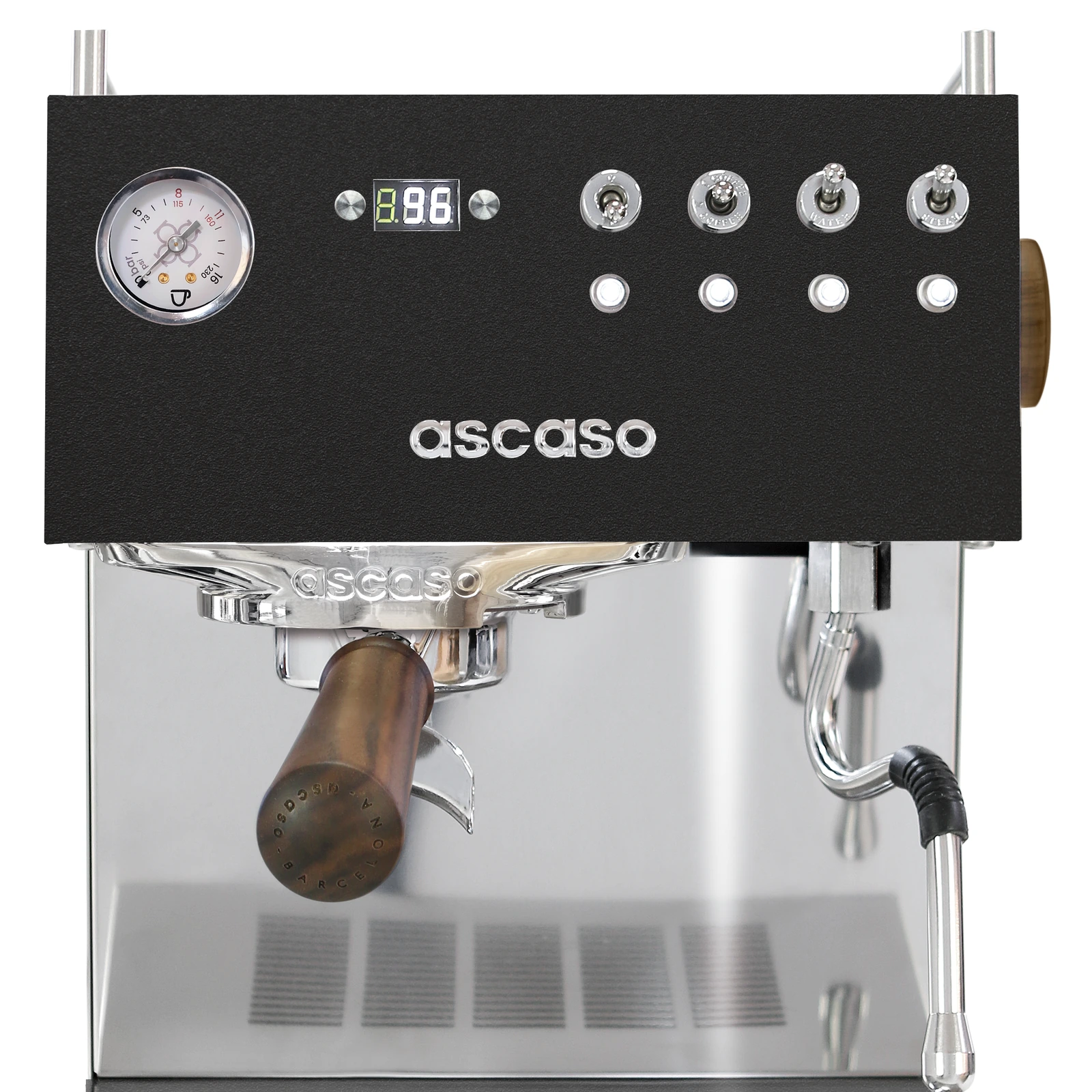 Black „Ascaso“ Steel UNO PID from the front: display, switches, pressure gauge and walnut-handled portafilter