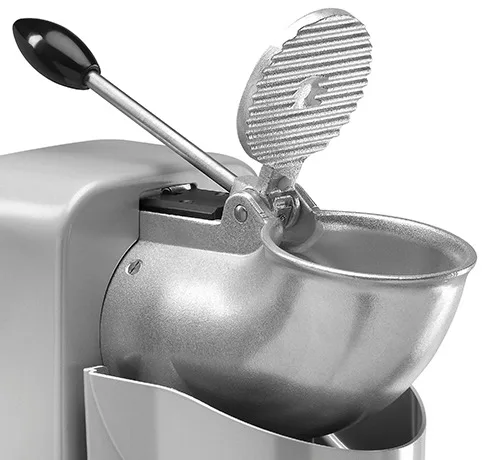 Hopper of the „Fimar“ TRL, with the lever and its ribbed pressing plate raised