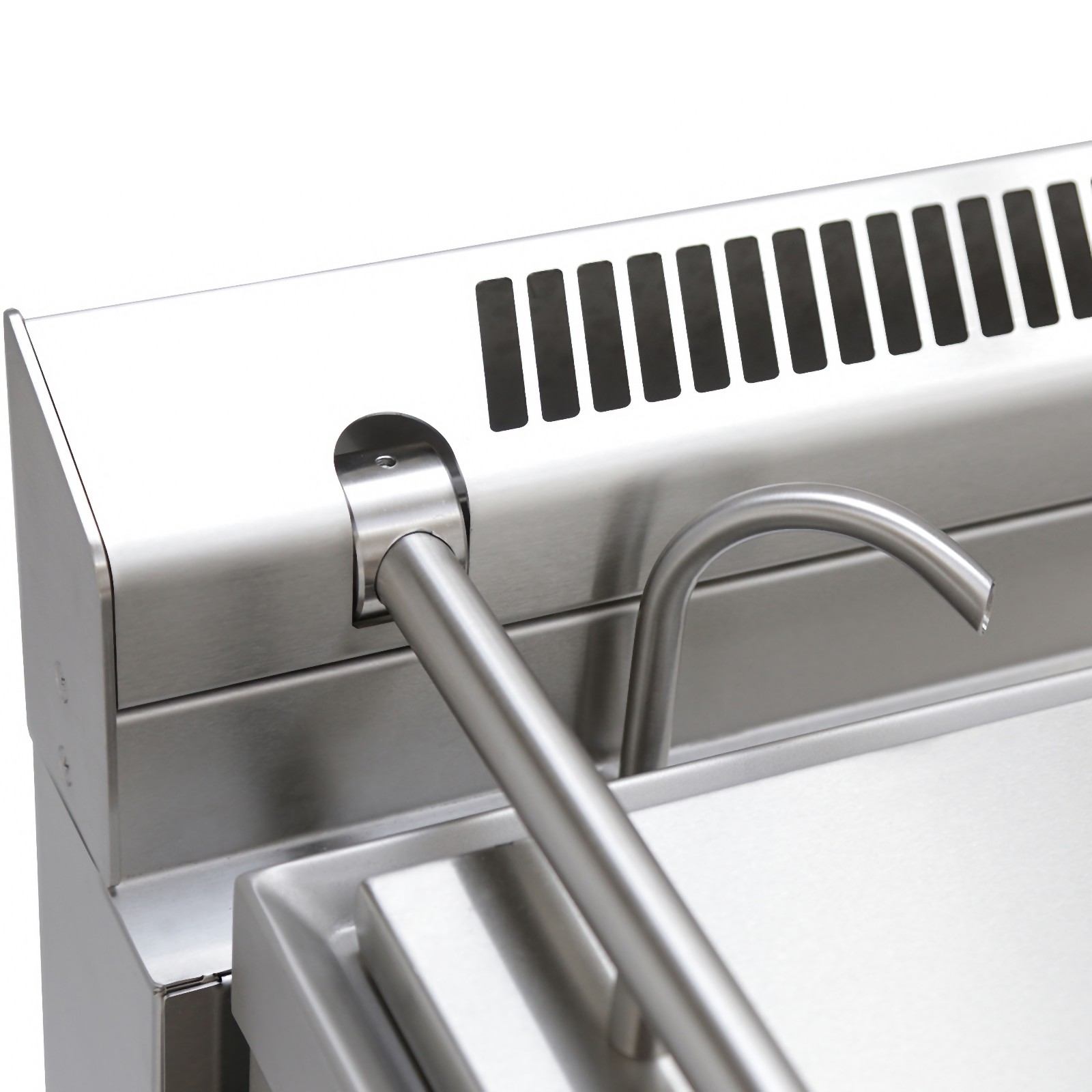 Built-in water tap above the pan
